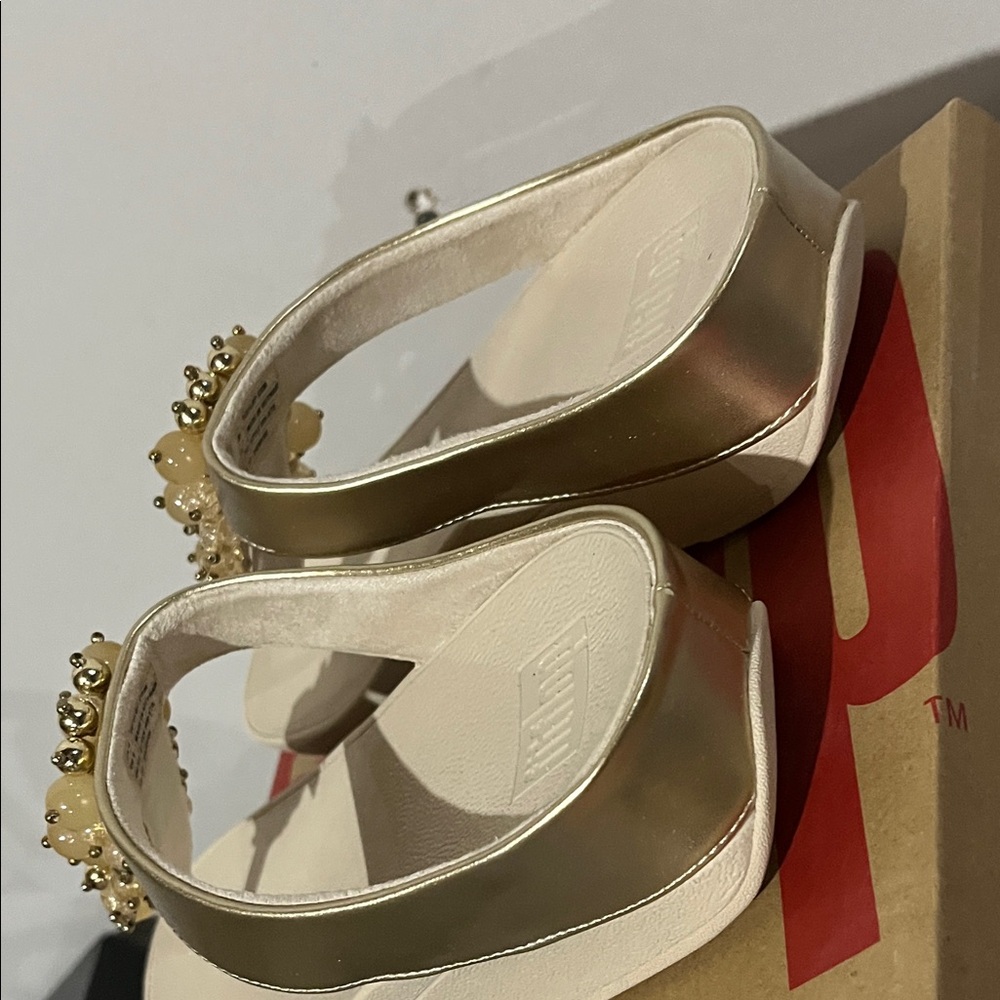 Fitflop Women's Fino Bauble-Bead Toe-Post Sandals Cream/Gold
Size 6 - Picture 5 of 6
